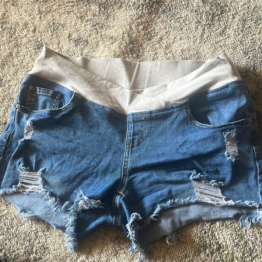 Maternity shorts size Large